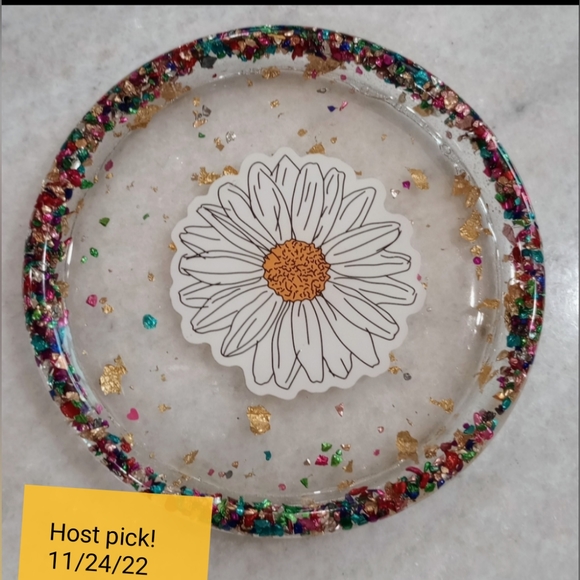 Hand Crafted Other - Host pick!! Multicolor resin daisy trinket plate